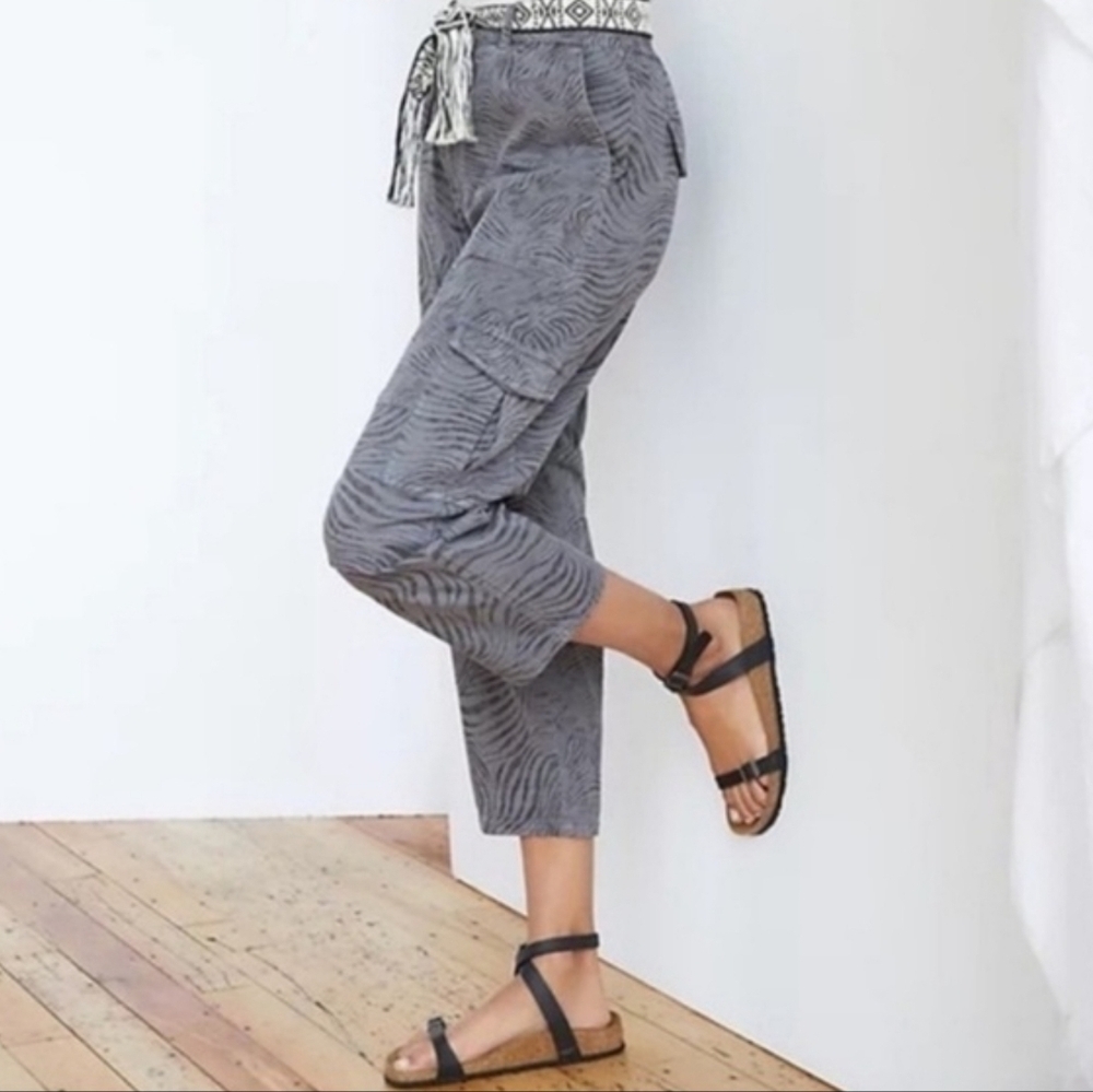 Pilcro Zebra Print Cargo Capri Pants Size 30